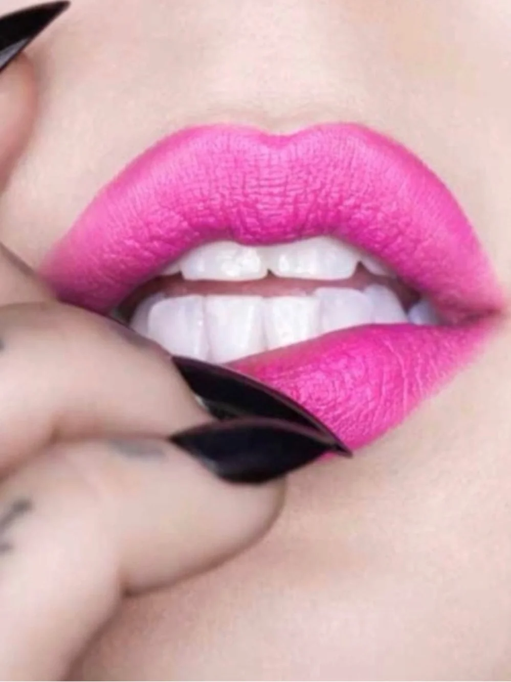 Kat Von D Studded Kiss Lipstick Lullabye - Fuchsia Purple